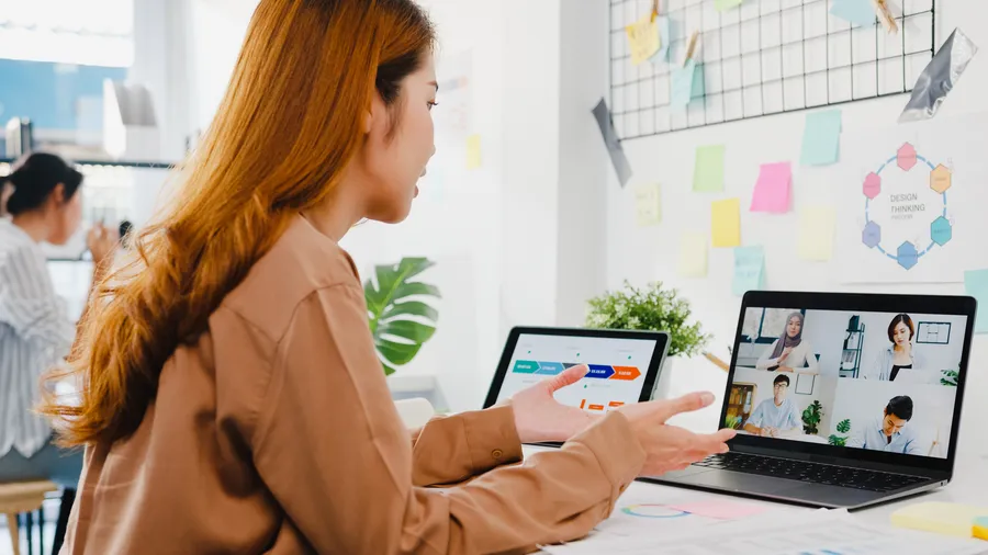 Marketer reviewing an AI-assisted B2B campaign on a laptop
